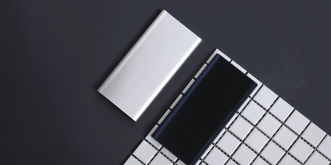 Batterie externe Xiaomi Mi Power Bank 2S 10000 mAh noir et argentée Batterie externe Xiaomi Mi Power Bank 2S 10000 mAh noir et argentée