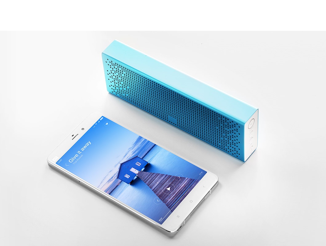 Mi Bluetooth Speaker Smartphone Mi Bluetooth Speaker Bleu et Smartphone