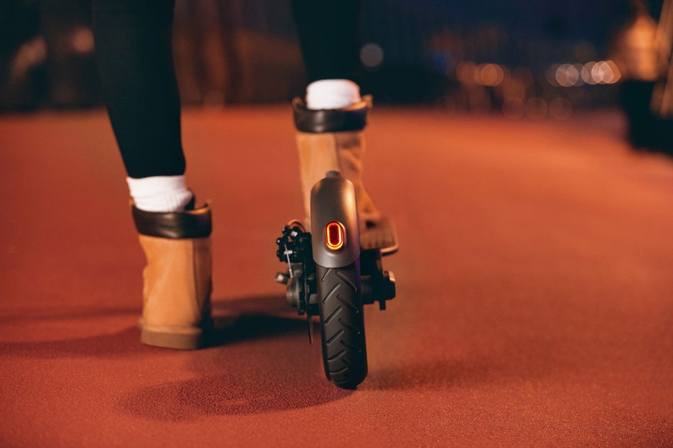 Trottinette Xiaomi Mi Electric Scooter Pro Noir feu arrierre Trottinette Xiaomi Mi Electric Scooter Pro Noir feu arrierre