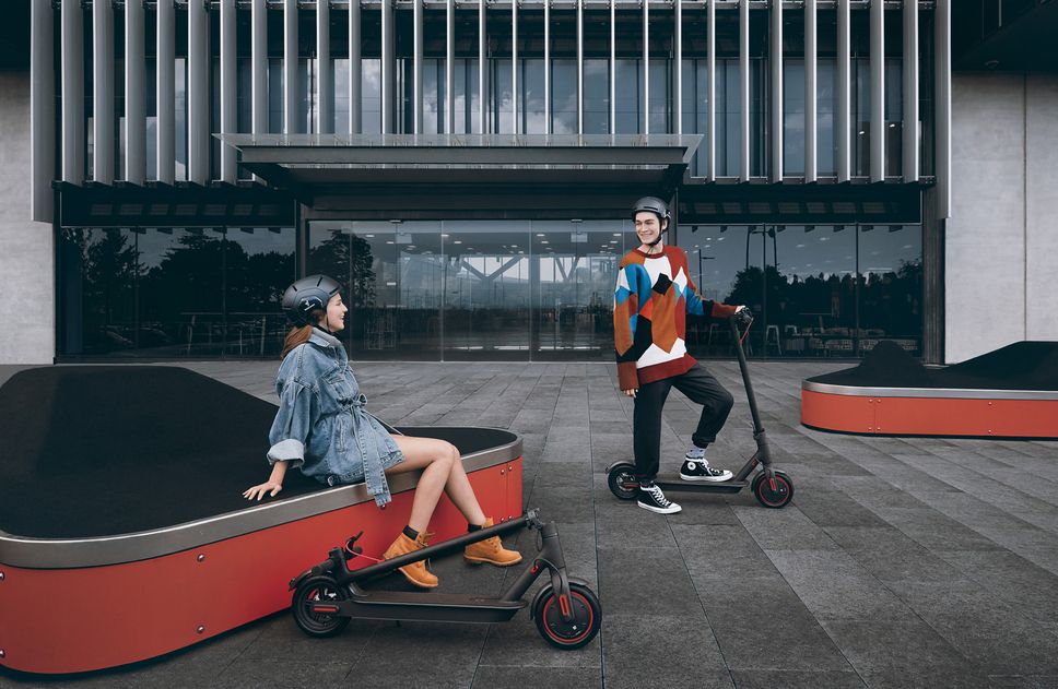 Trottinette Xiaomi Mi Electric Scooter Pro Noir pour homme et femme Trottinette Xiaomi Mi Electric Scooter Pro Noir pour homme et femme