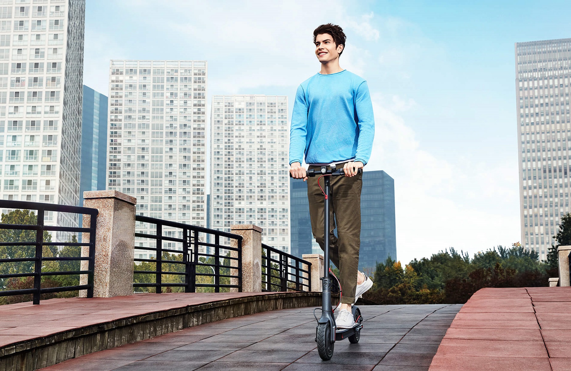 Trottinette Xiaomi Mi Electric Scooter peut se conduire partout Trottinette Xiaomi Mi Electric Scooter peut se conduire partout