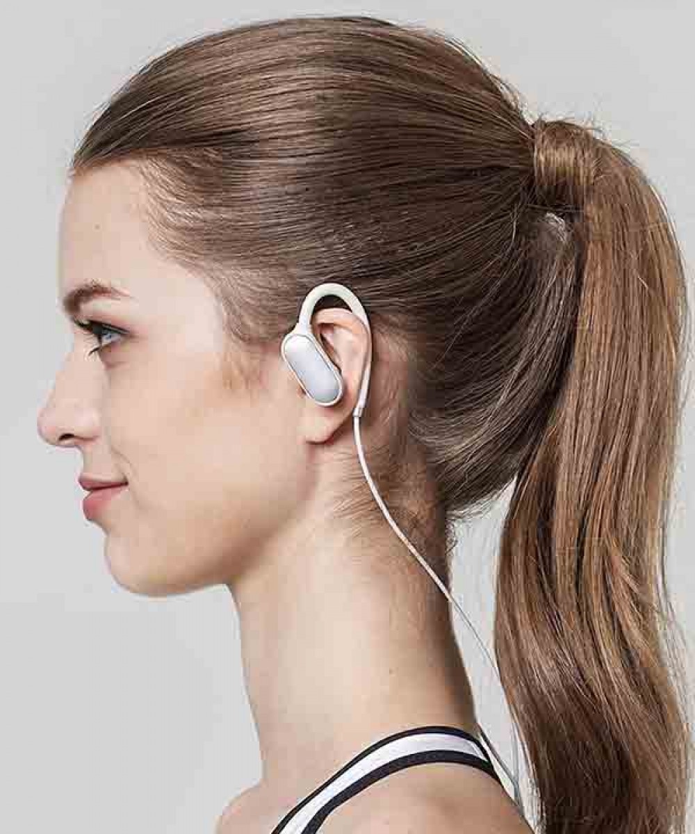 Xiaomi Mi Sports Bluetooth Earphones Blanc sur les oreilles